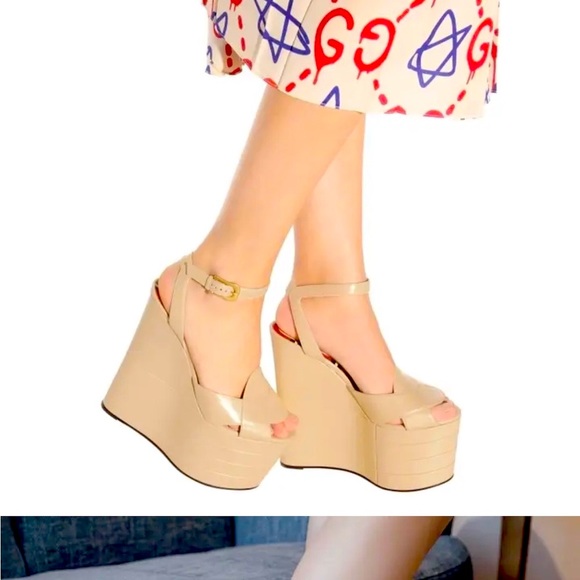 Shoes - Gucci look à like wedge platform sandals